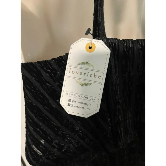 Black velvet halter top with pleats, ruffles, and tie-back straps size M #0258 - Picture 6 of 6